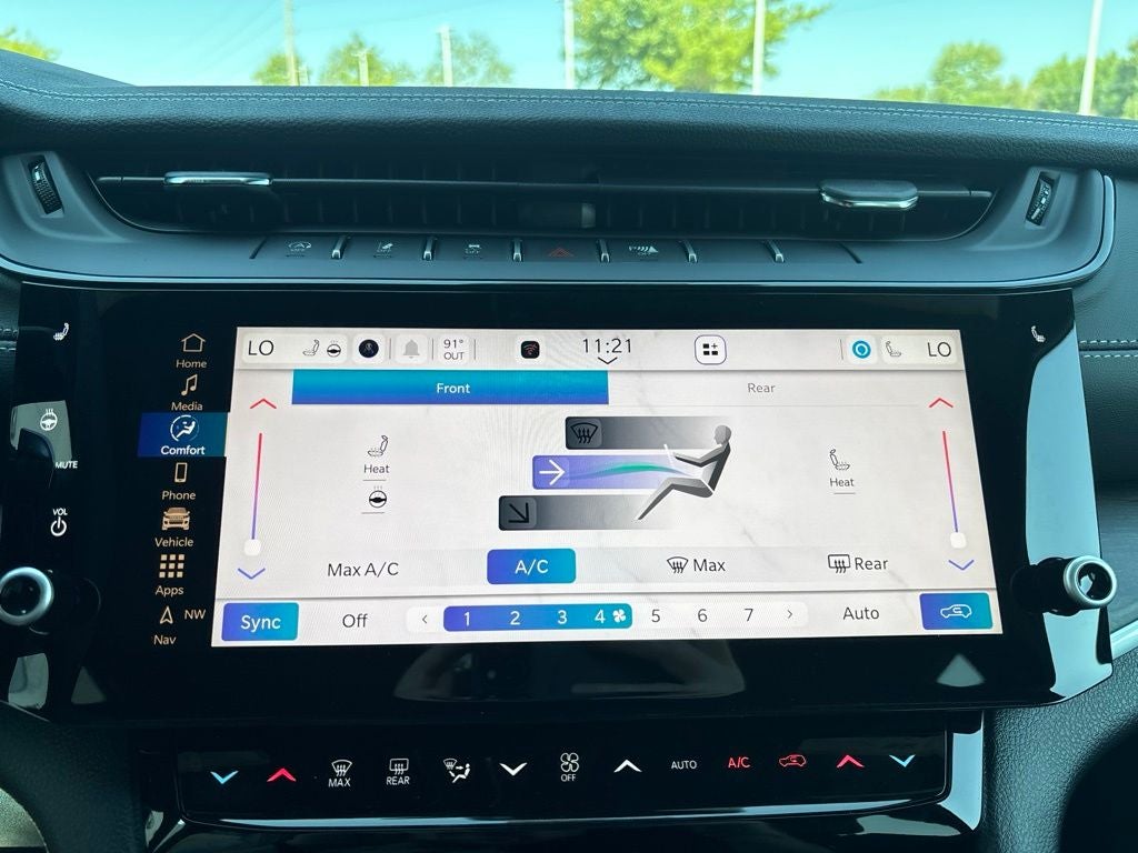 2027 Jeep Grand Cherokee Laredo Altitude