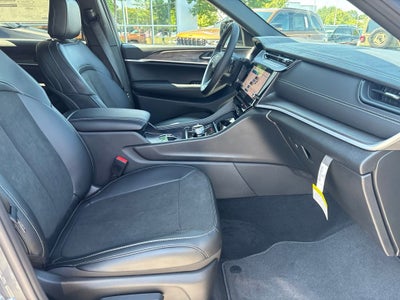 2027 Jeep Grand Cherokee Laredo Altitude
