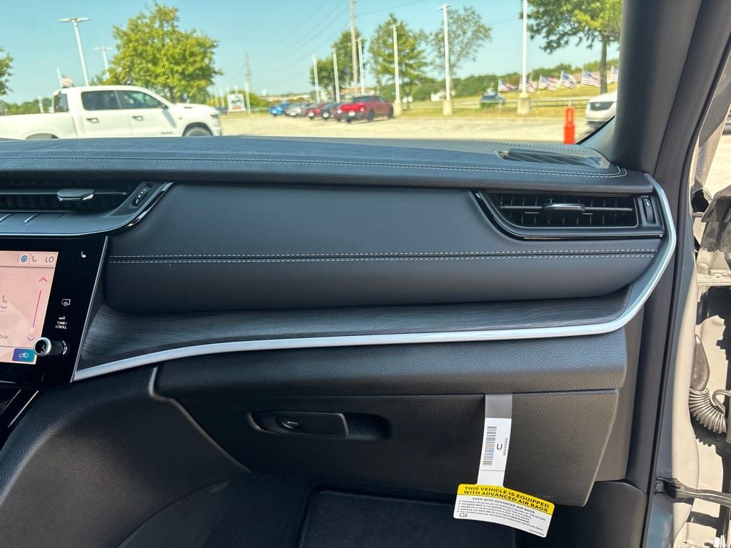 2027 Jeep Grand Cherokee Laredo Altitude
