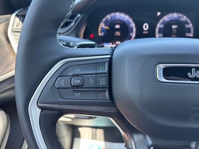 2027 Jeep Grand Cherokee Laredo Altitude