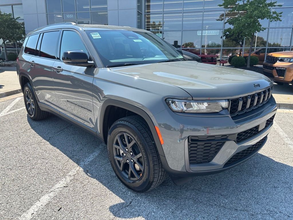 2027 Jeep Grand Cherokee Laredo Altitude