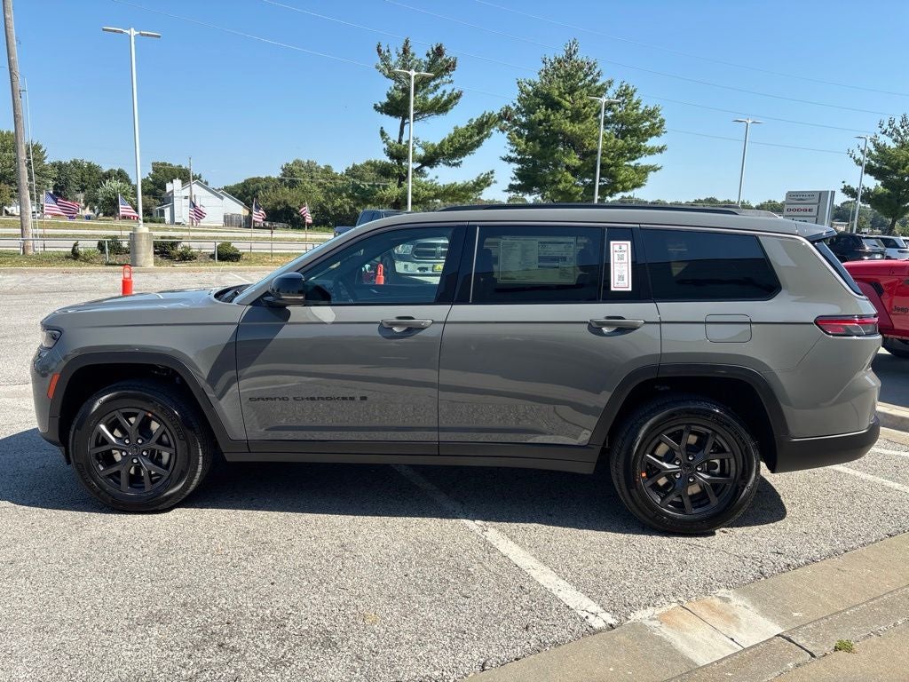 2027 Jeep Grand Cherokee Laredo Altitude