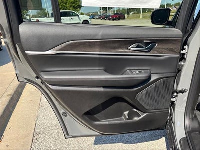 2027 Jeep Grand Cherokee Laredo Altitude