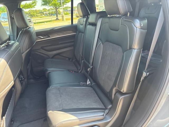 2027 Jeep Grand Cherokee Laredo Altitude