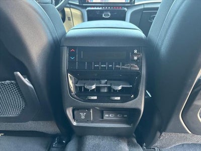 2027 Jeep Grand Cherokee Laredo Altitude