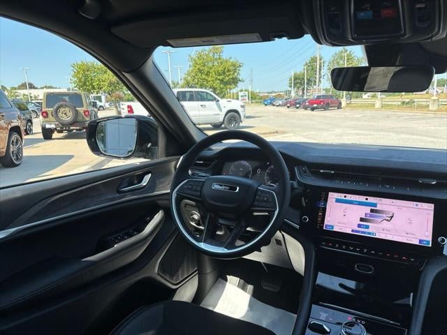 2027 Jeep Grand Cherokee Laredo Altitude