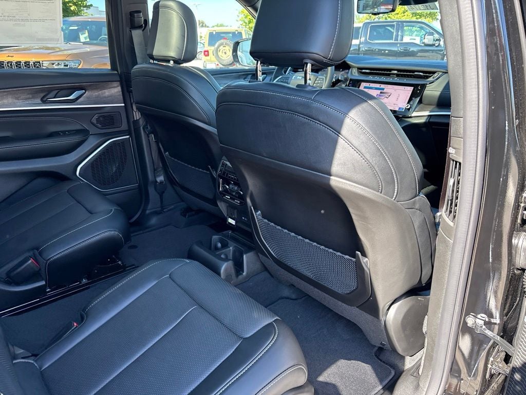 2027 Jeep Grand Cherokee Limited Reserve