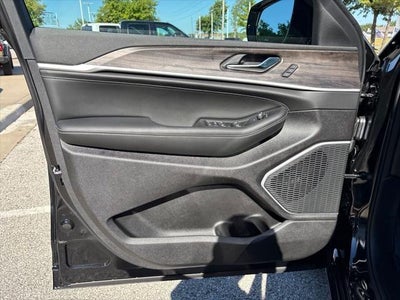2027 Jeep Grand Cherokee Limited Reserve