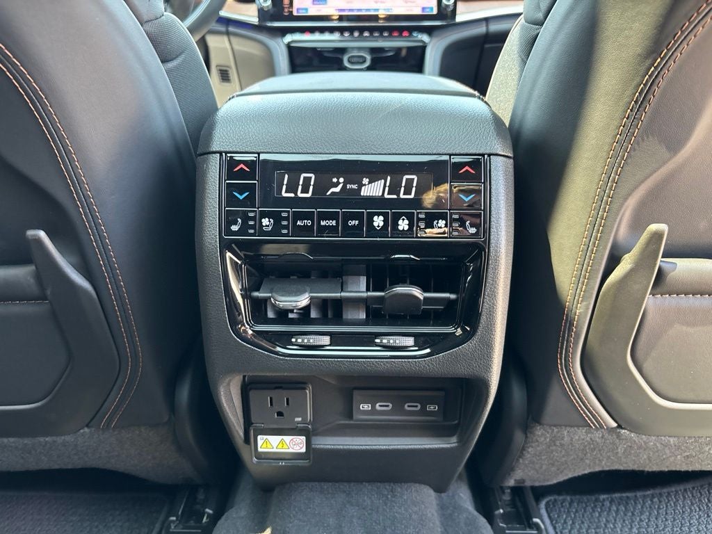 2027 Jeep Grand Cherokee GRAND CHEROKEE L SUMMIT 4X4