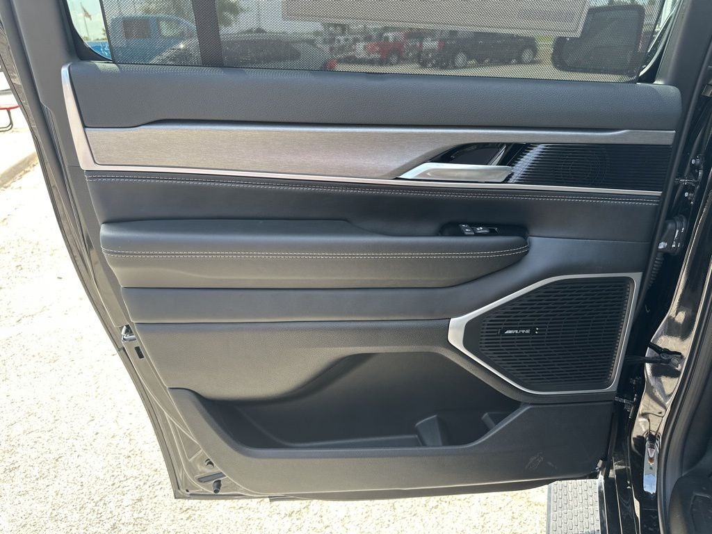 2025 Jeep Wagoneer L Base