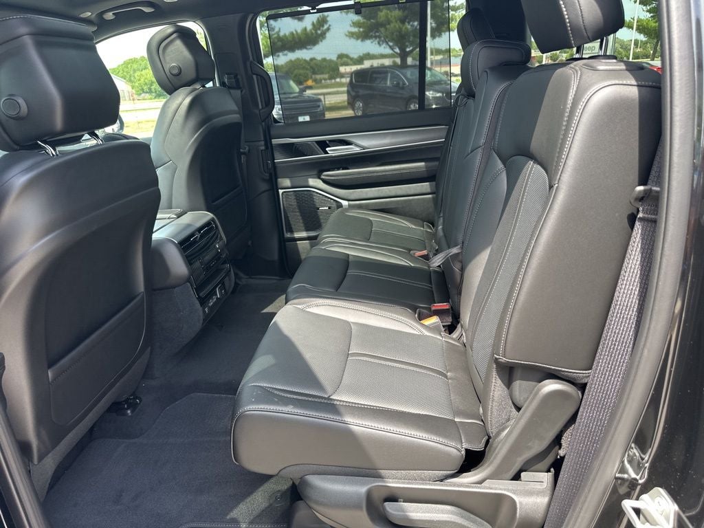 2025 Jeep Wagoneer L Base