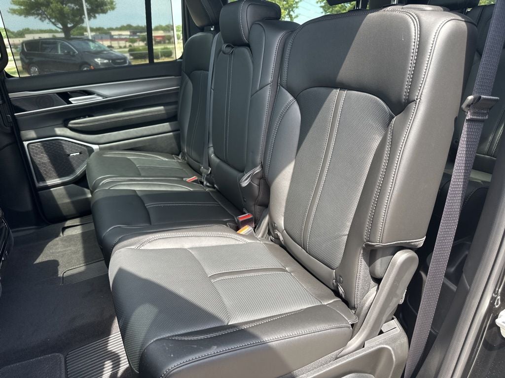 2025 Jeep Wagoneer L Base