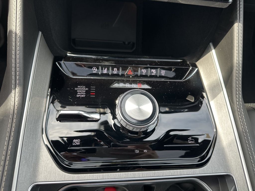 2025 Jeep Wagoneer L Base