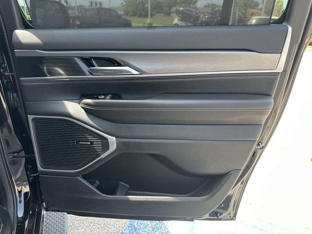 2025 Jeep Wagoneer L Base