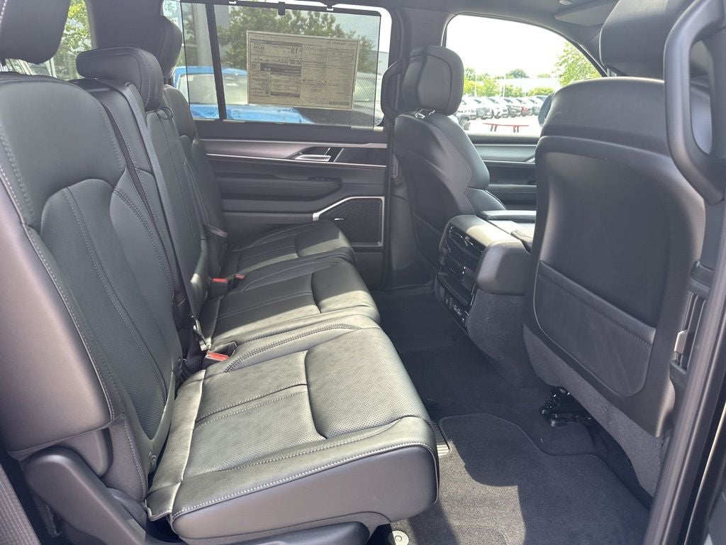 2025 Jeep Wagoneer L Base