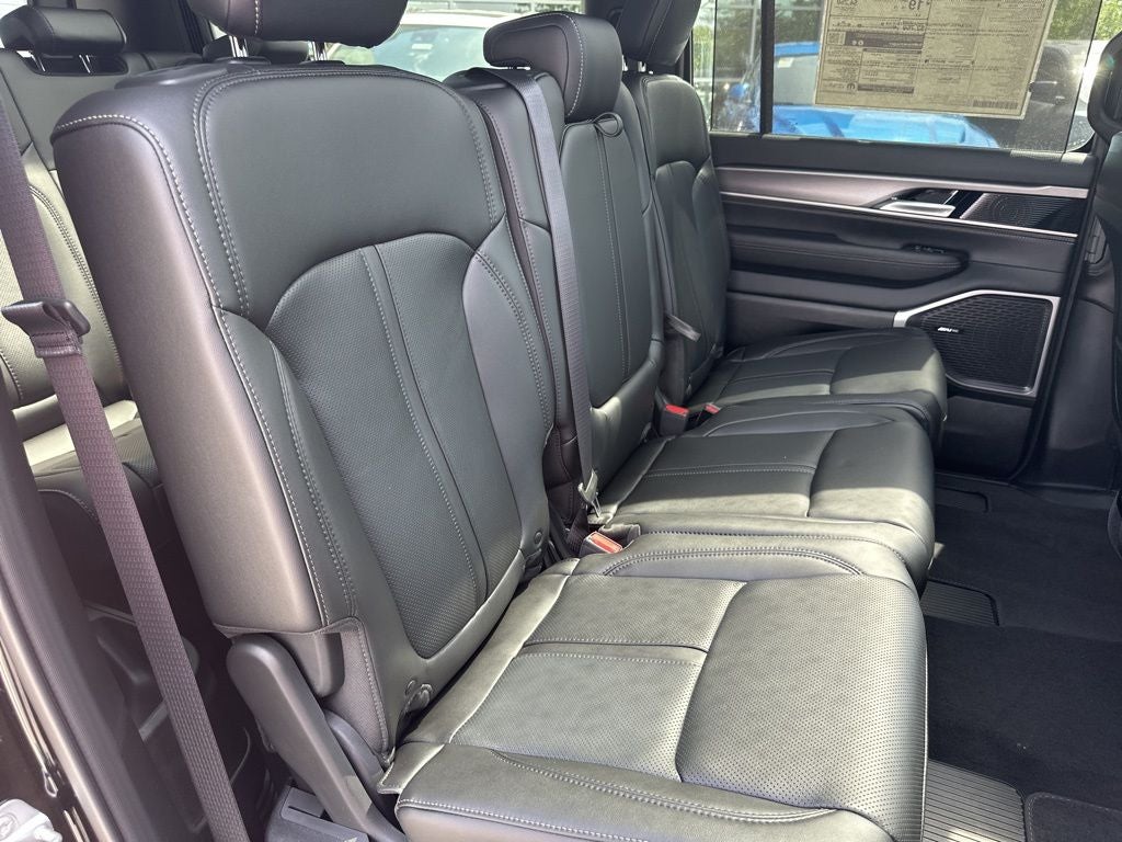 2025 Jeep Wagoneer L Base