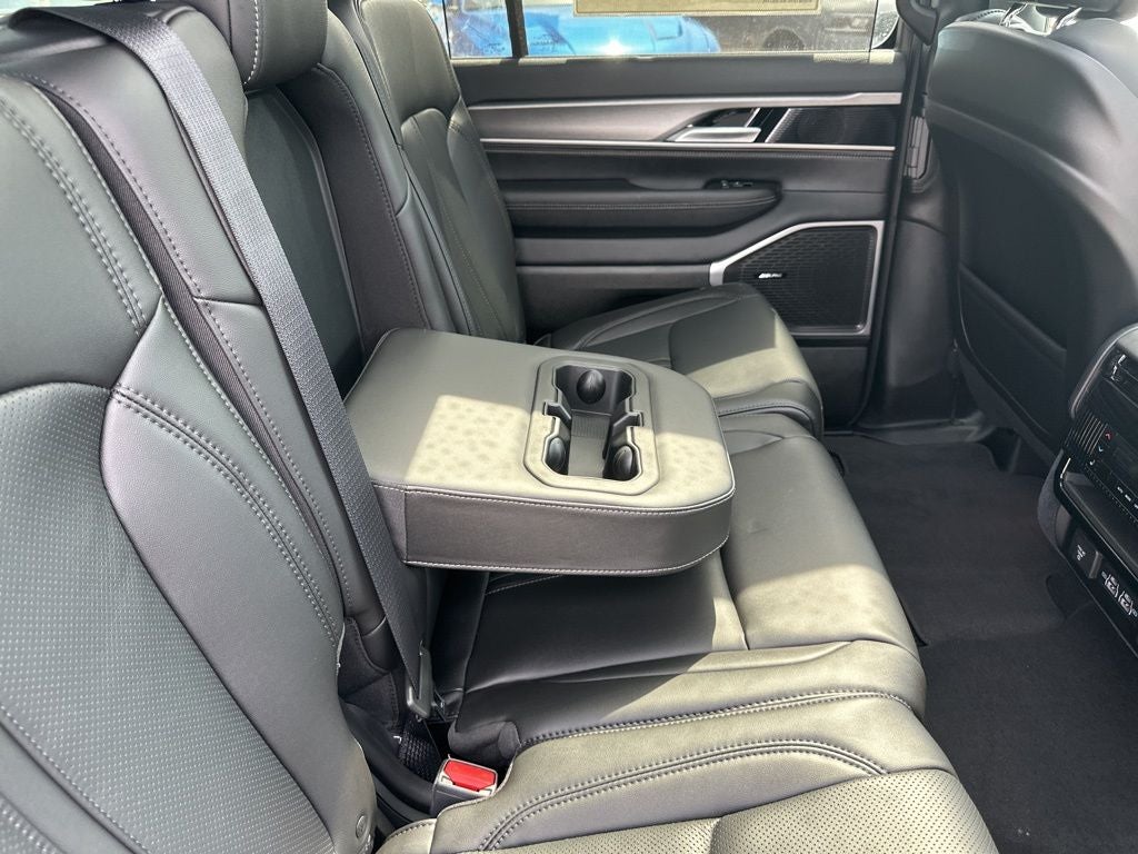 2025 Jeep Wagoneer L Base