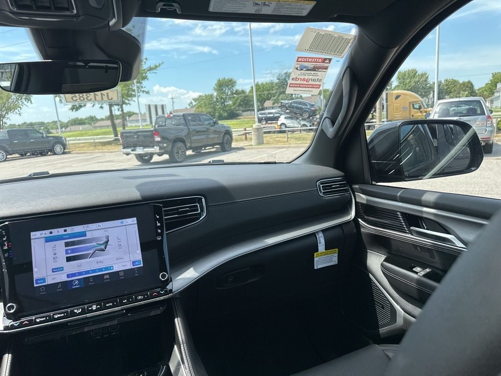 2025 Jeep Wagoneer L Base