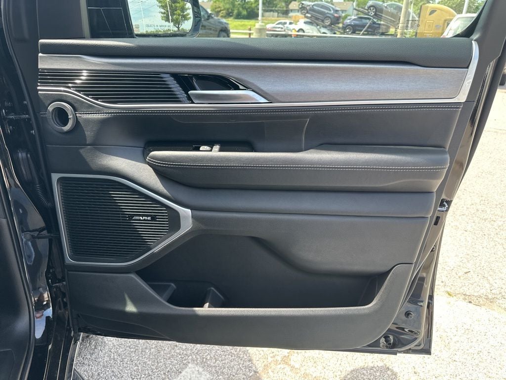 2025 Jeep Wagoneer L Base