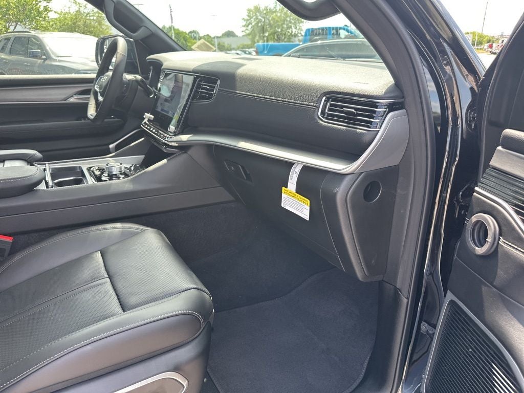 2025 Jeep Wagoneer L Base