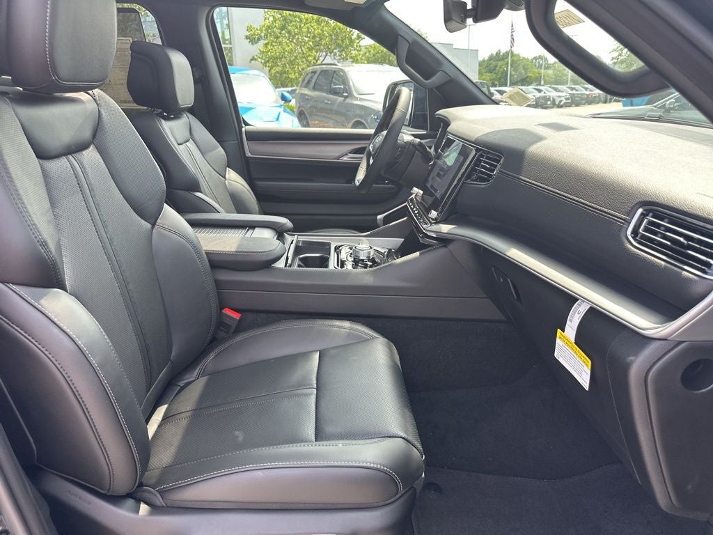 2025 Jeep Wagoneer L Base