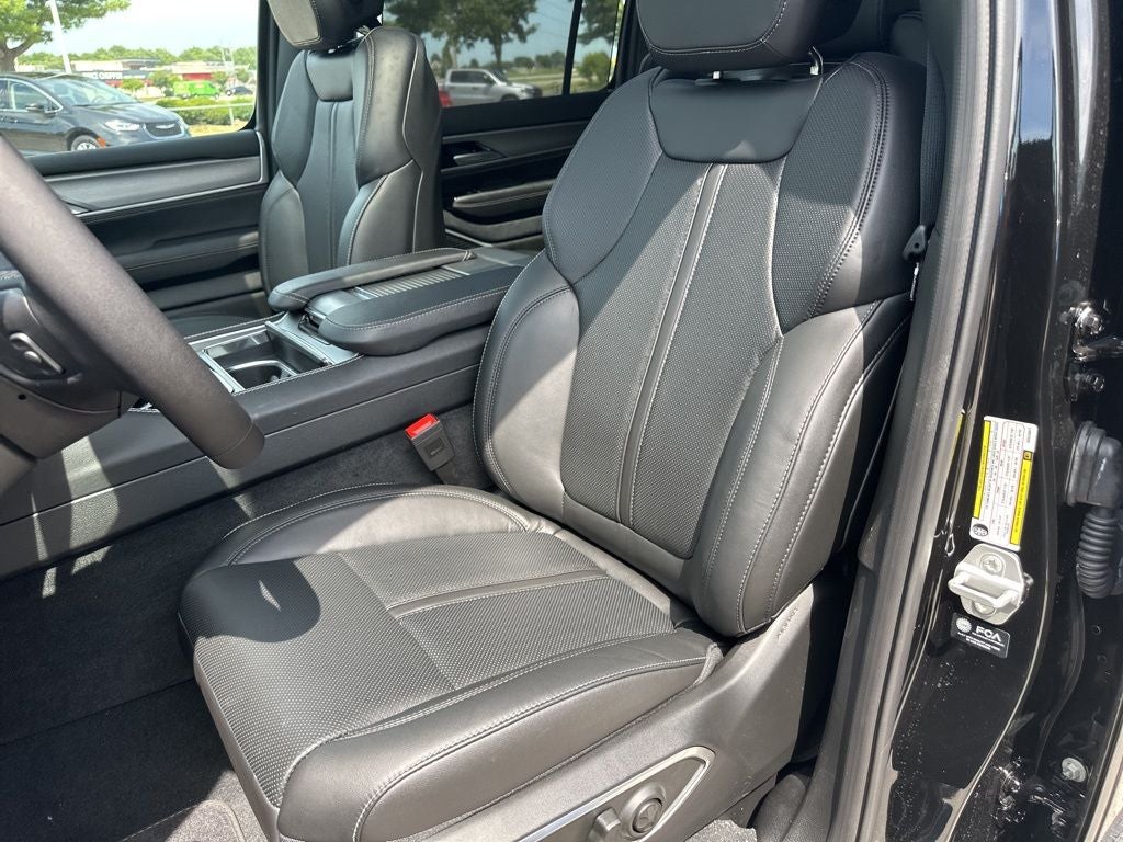 2025 Jeep Wagoneer L Base