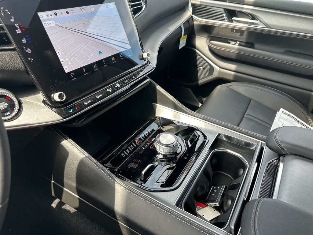 2025 Jeep Wagoneer L Base