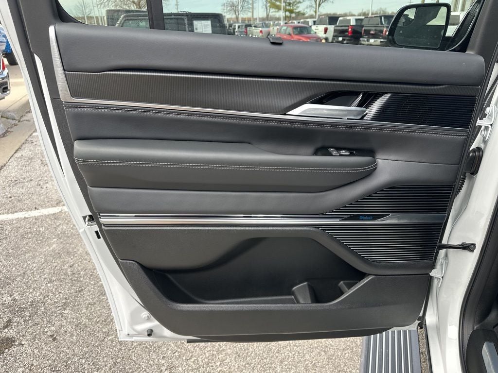 2026 Jeep Grand Wagoneer L Summit Obsidian