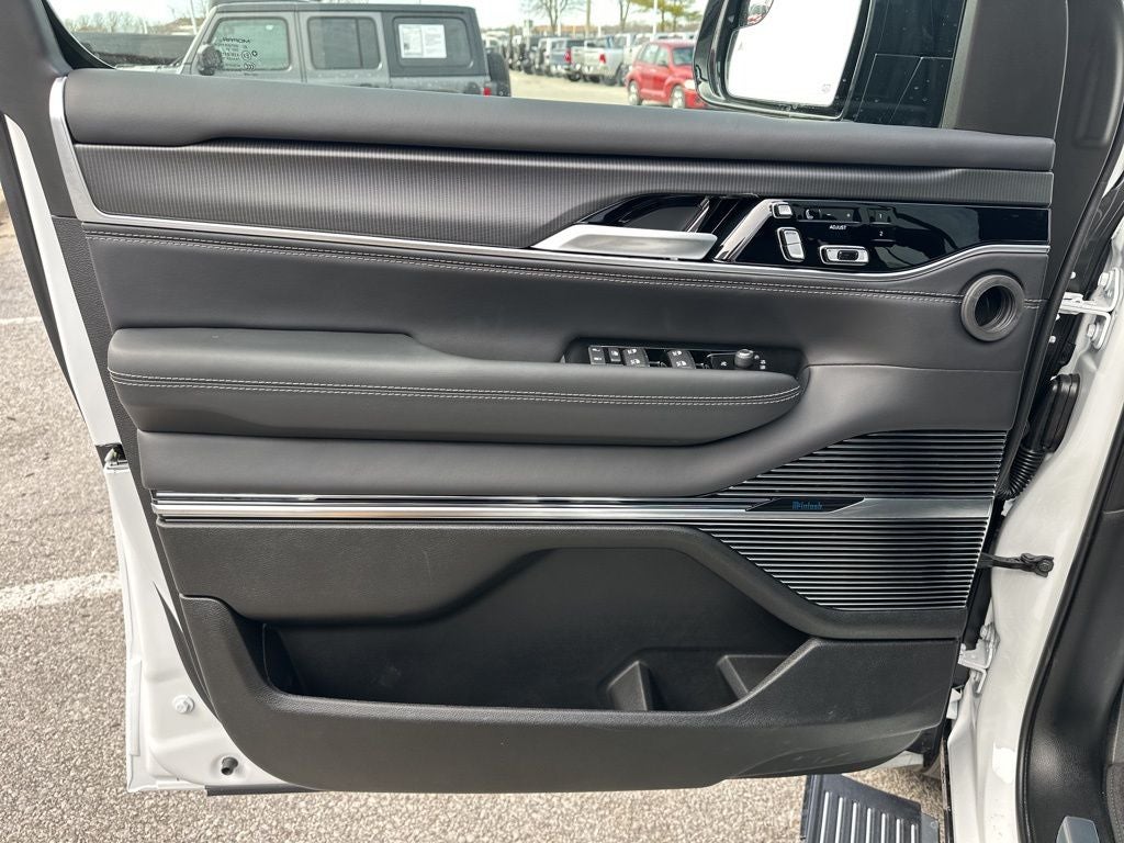 2026 Jeep Grand Wagoneer L Summit Obsidian