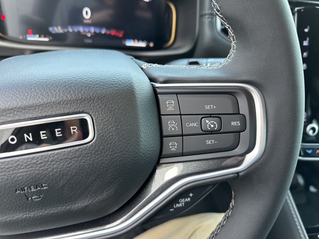 2024 Jeep Wagoneer Base