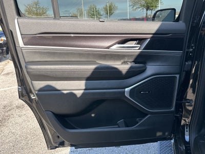 2024 Jeep Wagoneer Base