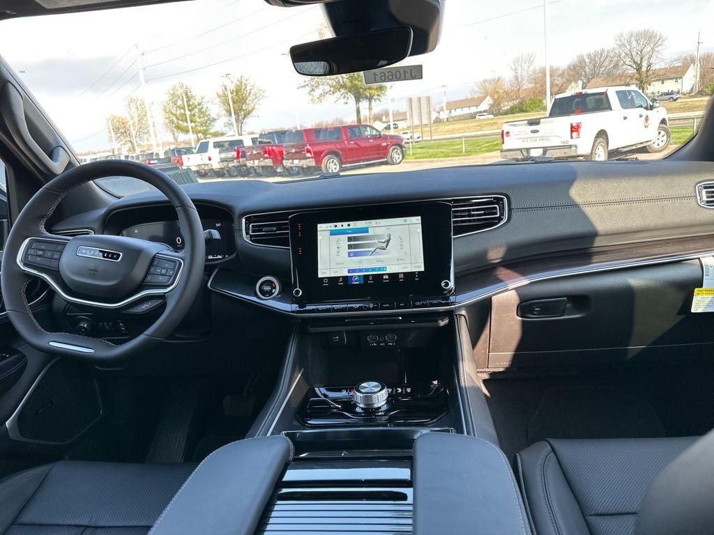 2024 Jeep Wagoneer Base