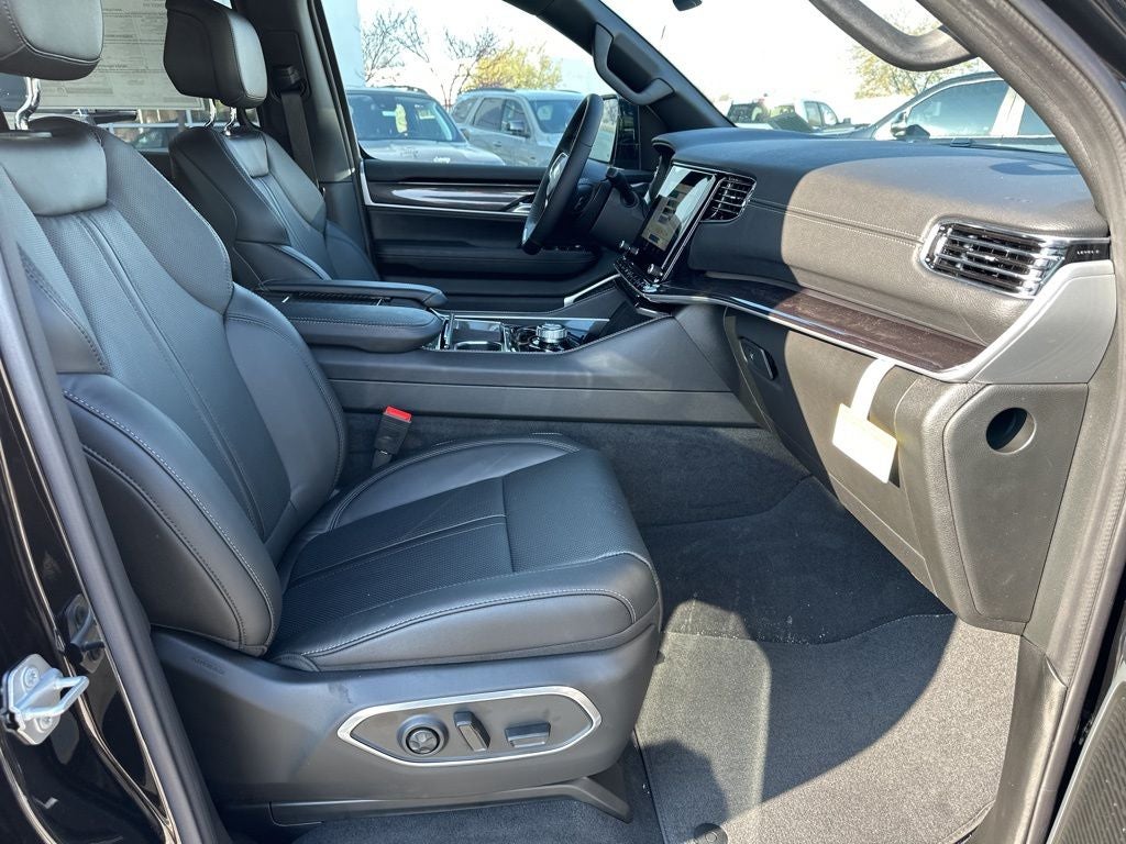 2024 Jeep Wagoneer Base