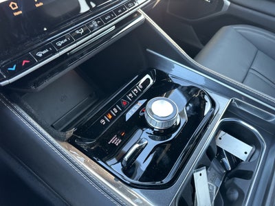 2024 Jeep Wagoneer Base