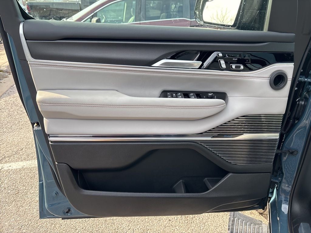 2026 Jeep Grand Wagoneer Summit