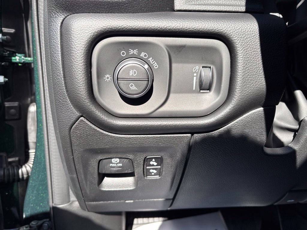 2027 RAM Ram 1500 RAM 1500 BIG HORN CREW CAB 4X4 5'7' BOX