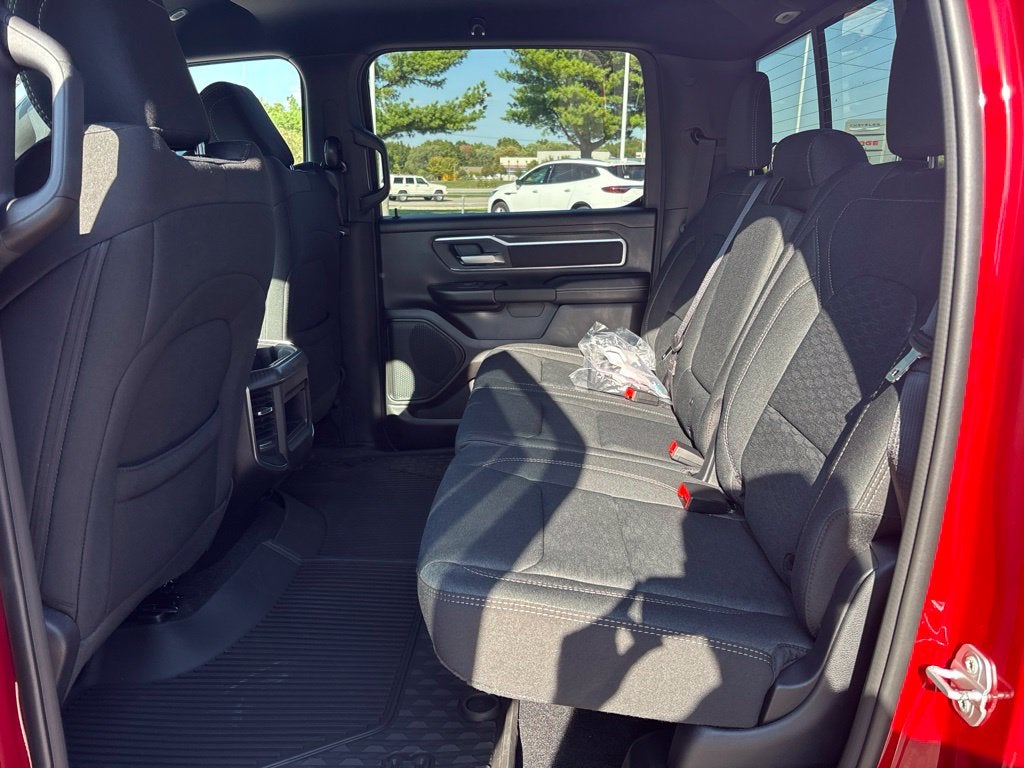 2027 RAM Ram 1500 RAM 1500 BIG HORN CREW CAB 4X4 5'7' BOX