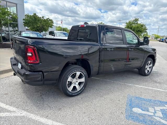 2026 RAM Ram 1500 RAM 1500 EXPRESS CREW CAB 4X4 5'7' BOX