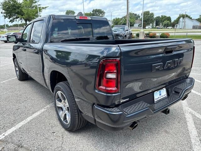 2026 RAM Ram 1500 RAM 1500 EXPRESS CREW CAB 4X4 5'7' BOX
