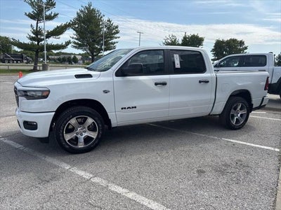 2026 RAM Ram 1500 RAM 1500 EXPRESS CREW CAB 4X4 5'7' BOX