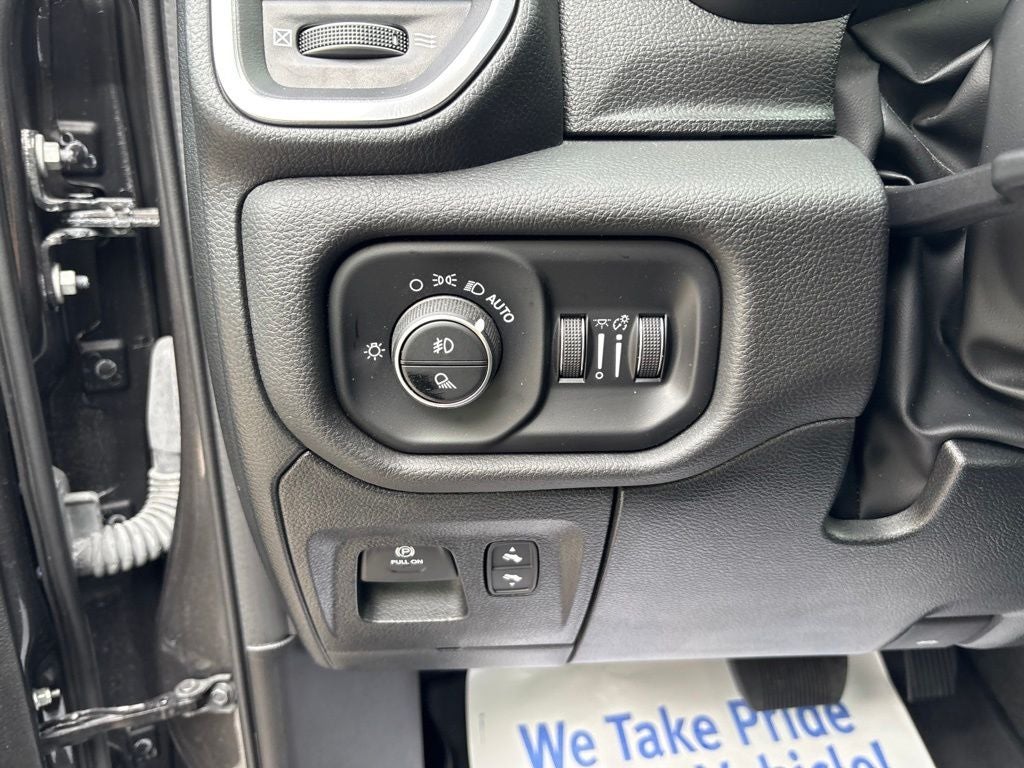 2024 RAM 1500 Laramie Crew Cab 4x4 5'7' Box