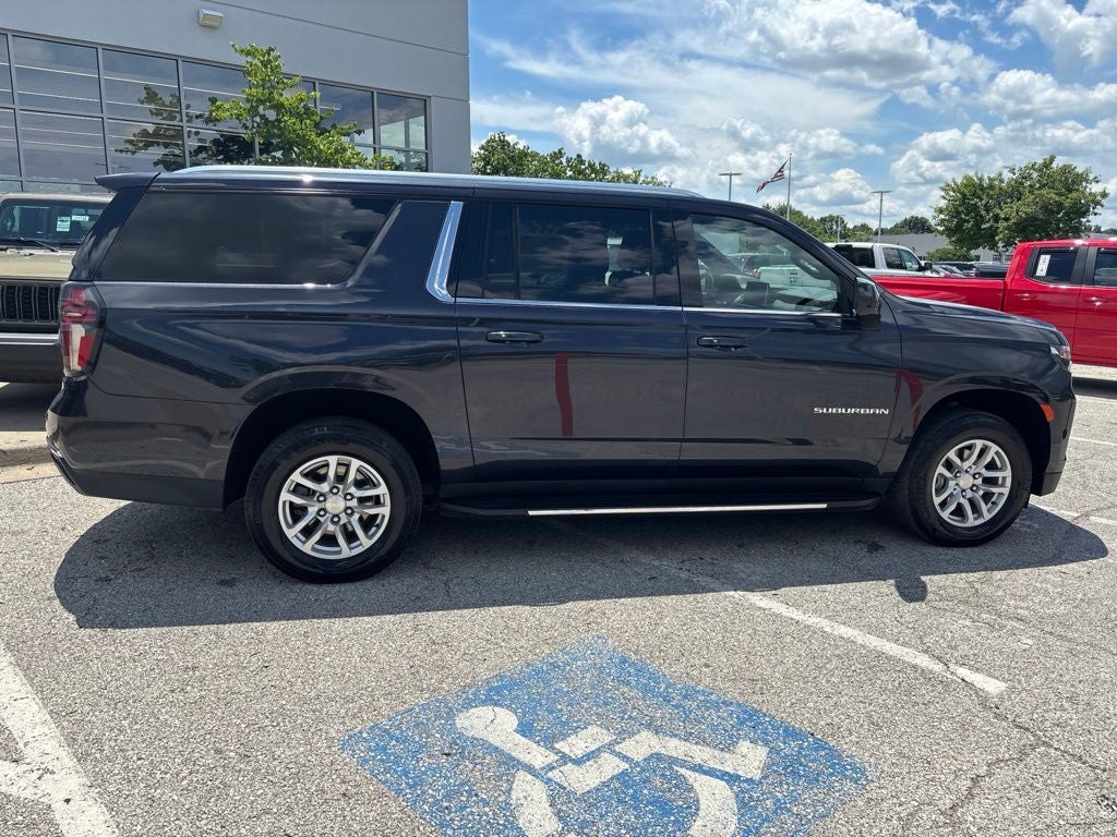 2024 Chevrolet Suburban 4WD LT