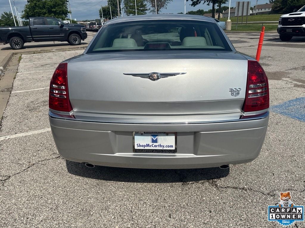 2005 Chrysler 300C Base