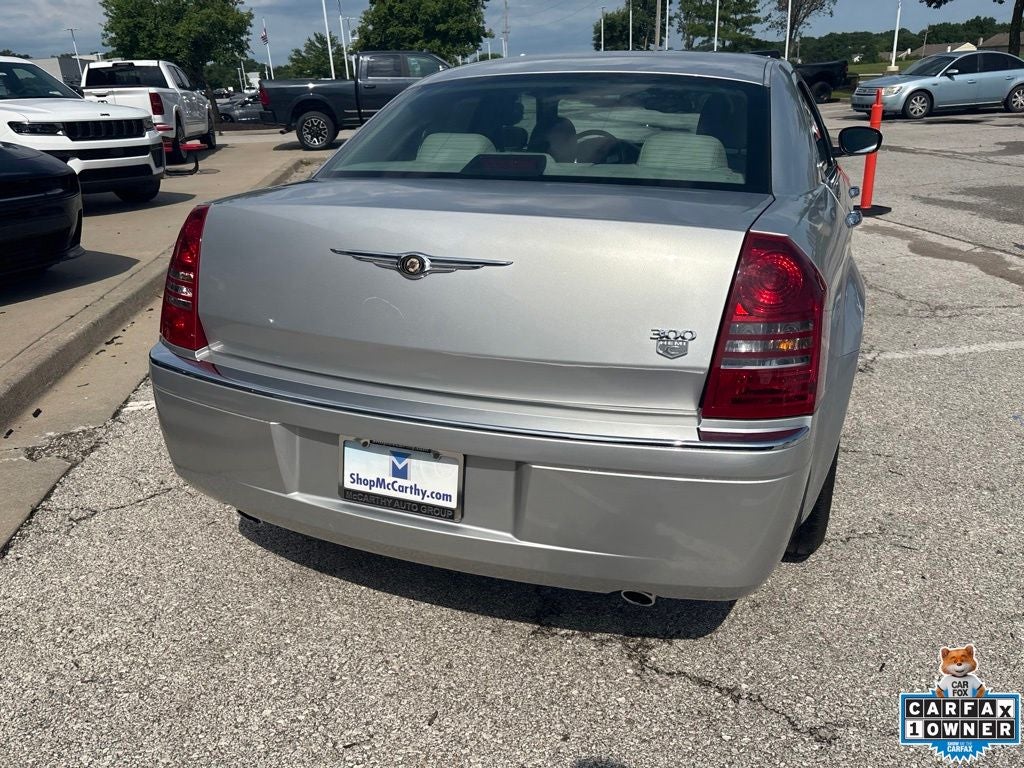 2005 Chrysler 300C Base