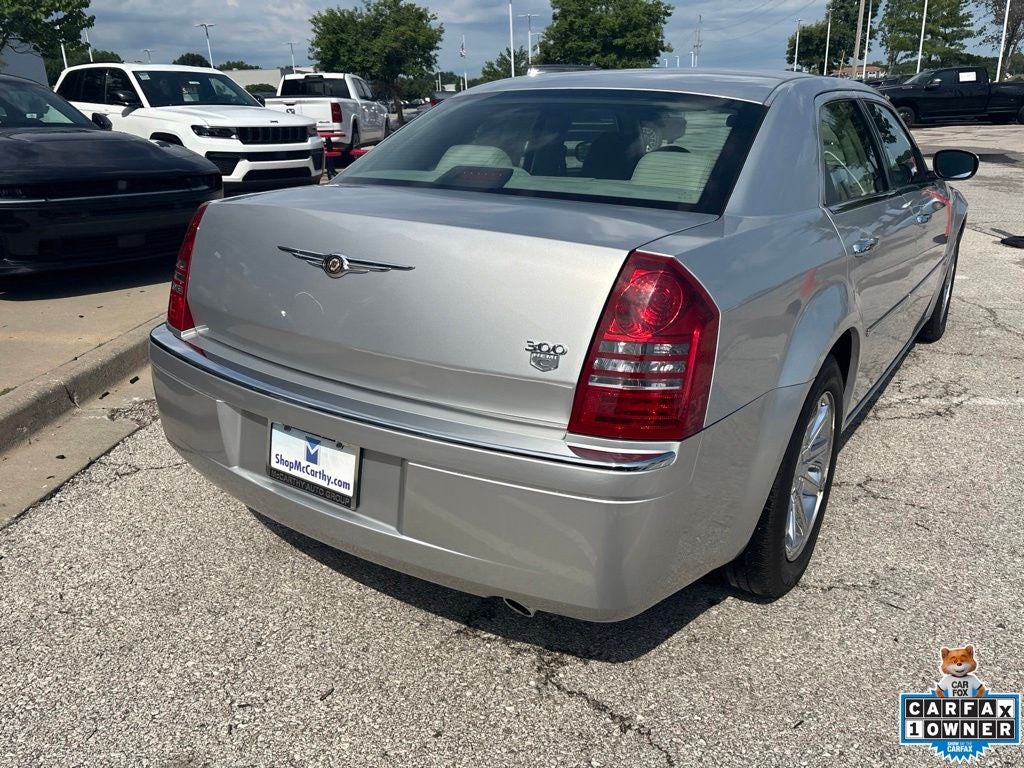 2005 Chrysler 300C Base