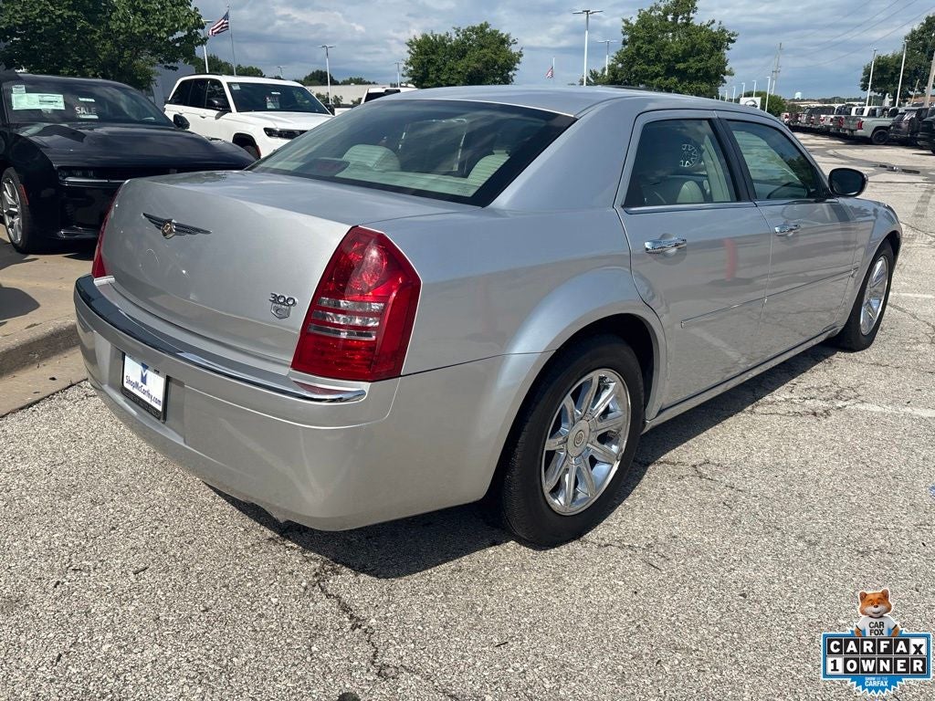 2005 Chrysler 300C Base