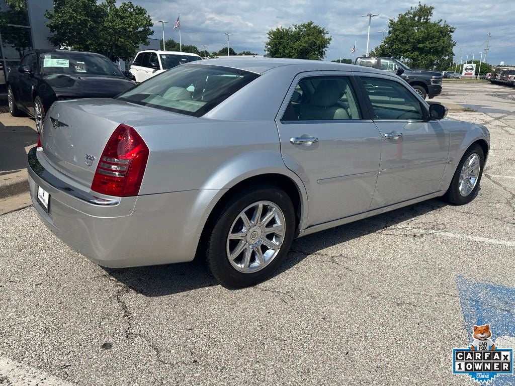 2005 Chrysler 300C Base