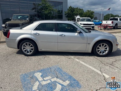 2005 Chrysler 300C Base