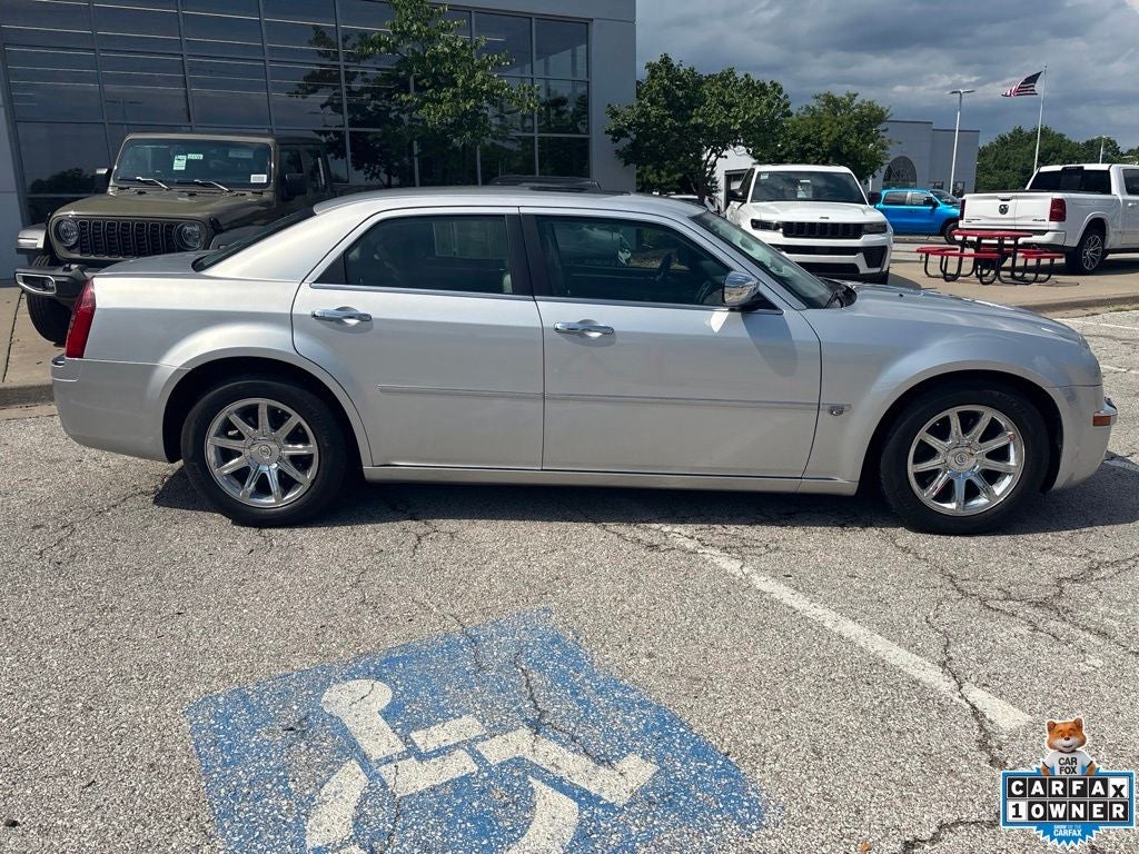 2005 Chrysler 300C Base