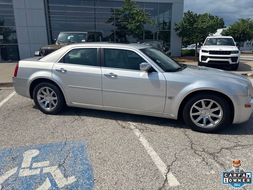 2005 Chrysler 300C Base